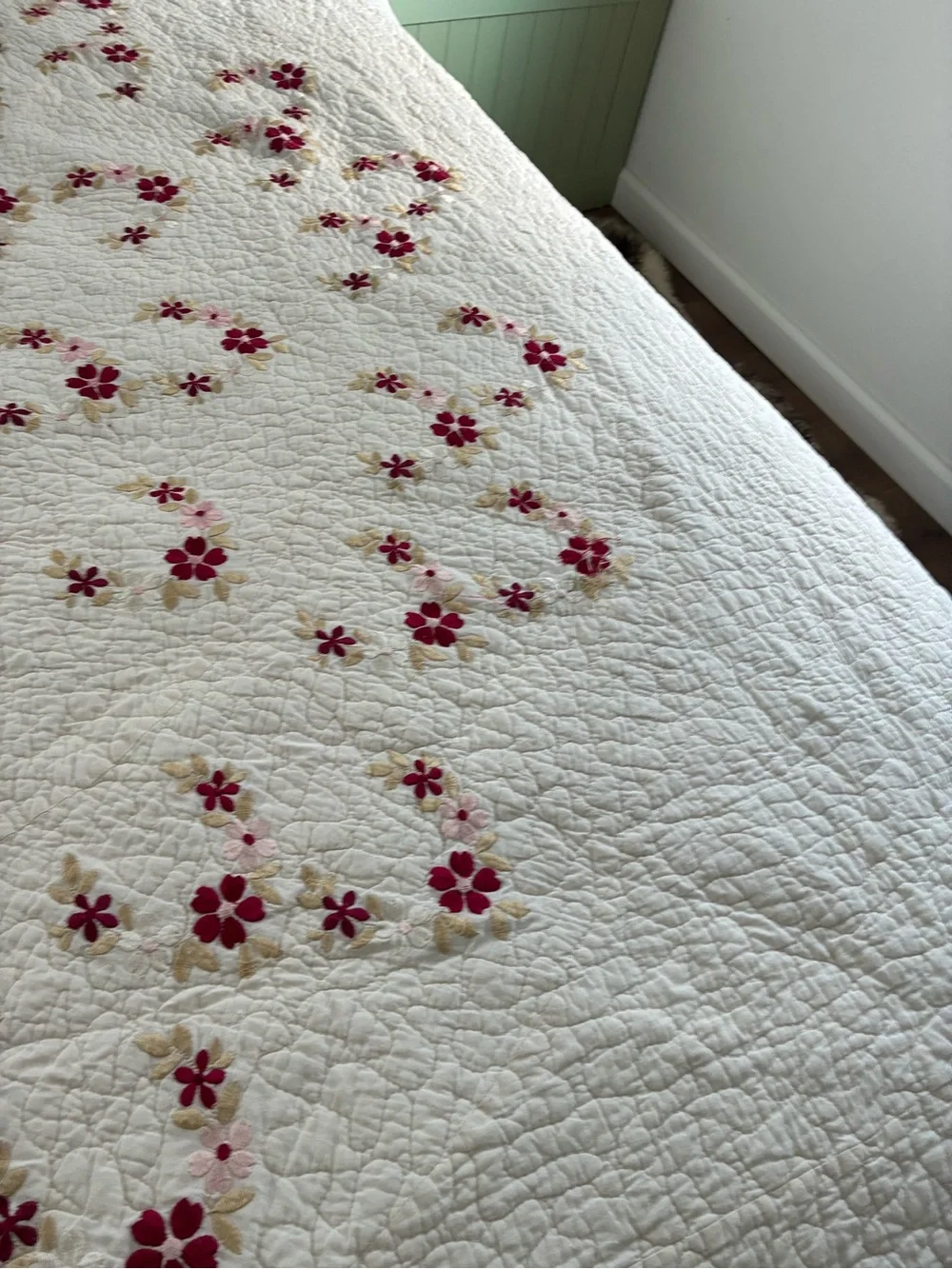 Sunham Home Fashions Full Queen Quilt Cream White Red Floral Embroidered Vine
